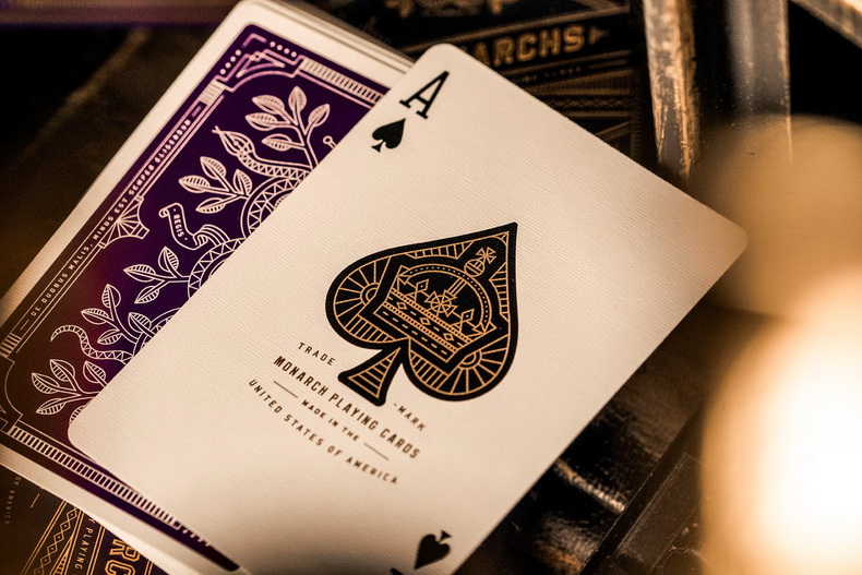 Purple Monarch Playing Cards b - Board Game Illustration 评论和价格